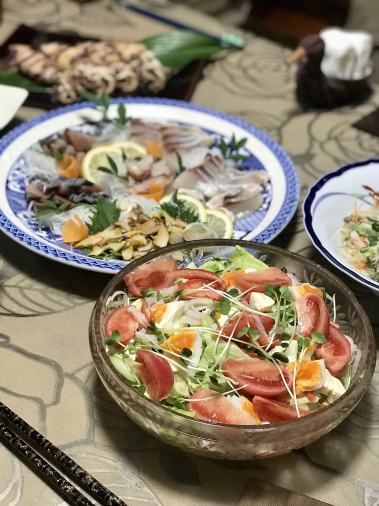 Salade préparée avec soin pour le dîner