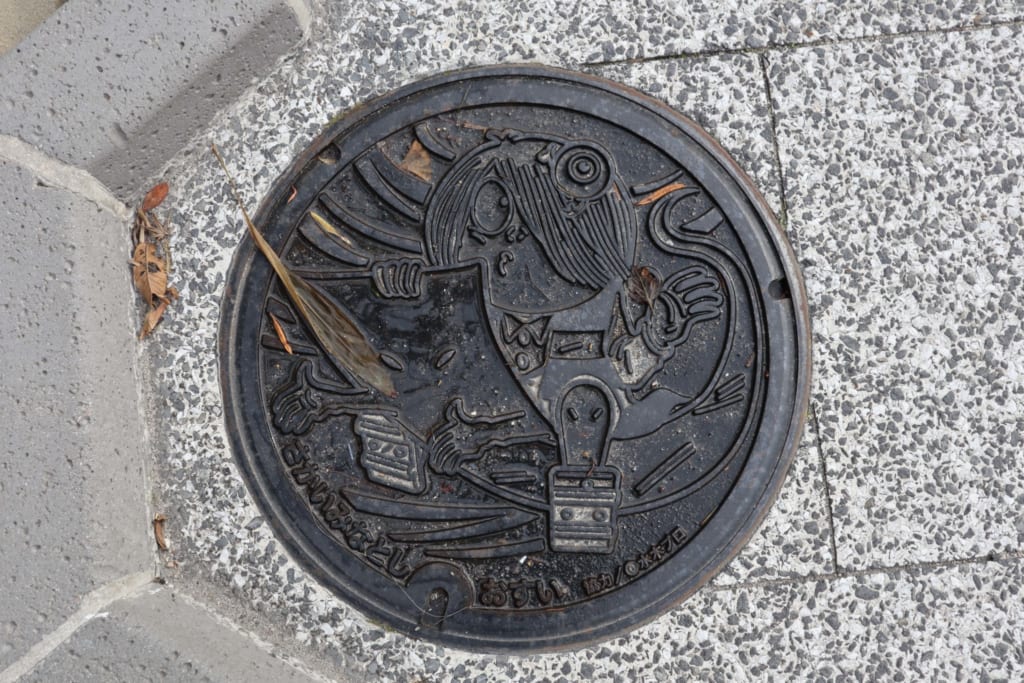 les yokai japonais sont même présents sur les bouches d'égout de sakaiminato