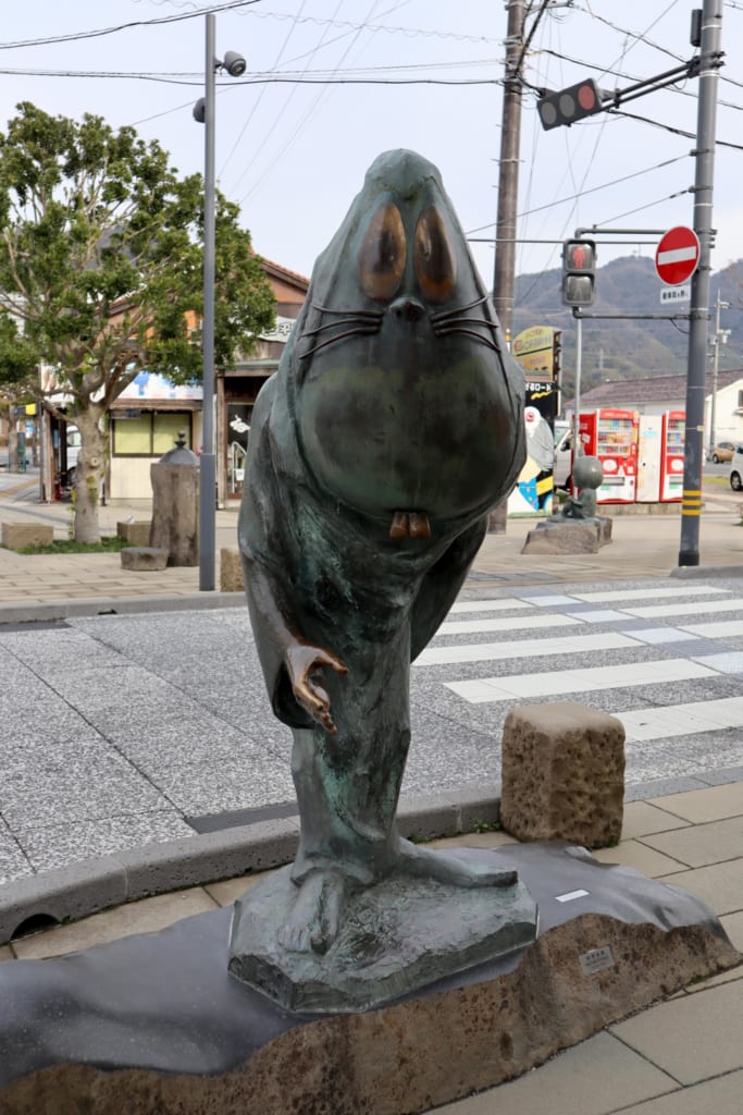 statue d'un autre curieux yokai japonais à Tottori