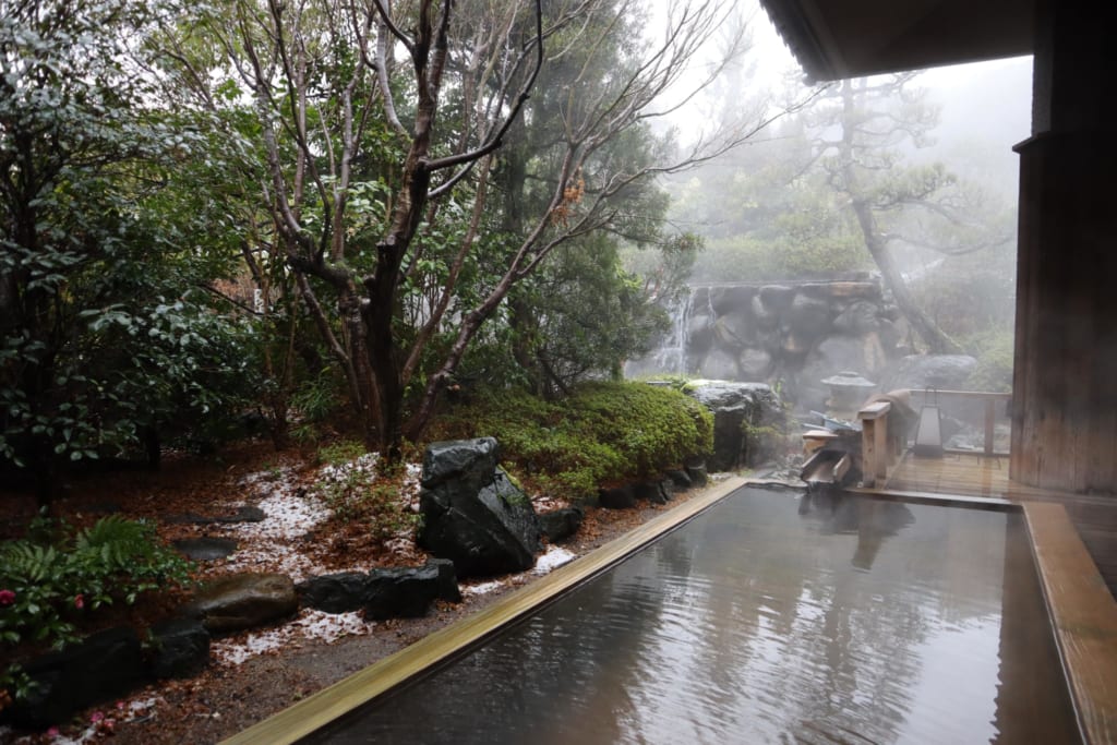 Bain onsen du ryokan misasakan