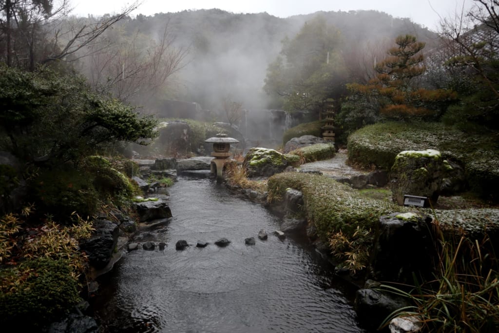 beain onsen dans un jardin japonais au misasakan