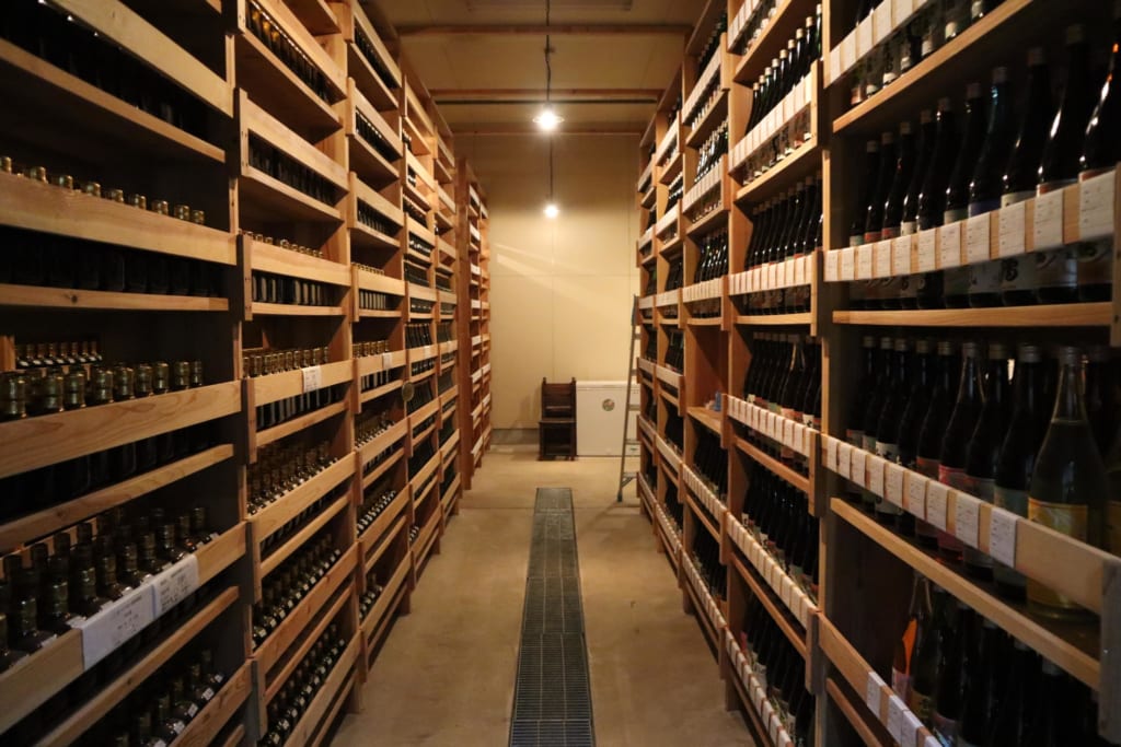 allée de bouteilles de saké