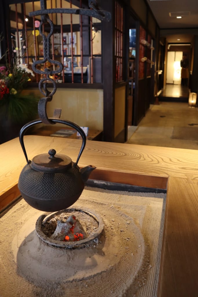 thé entrain de chauffer à l'auberge taikyokuro Agura