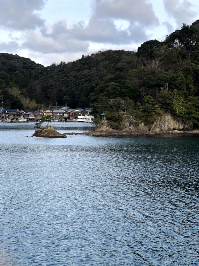 le village d'ine depuis la mer du Japon