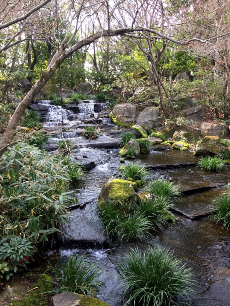 Ruisseau dans le parc de Himeji