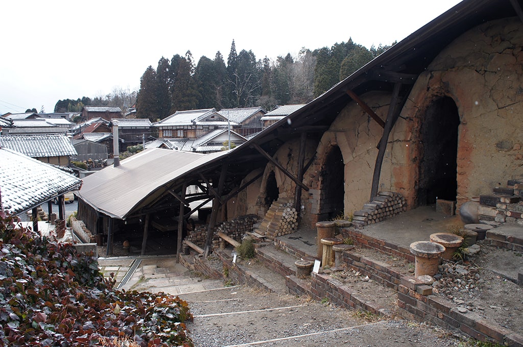 Vue sur le four grimpant de Shigaraki sous la neige