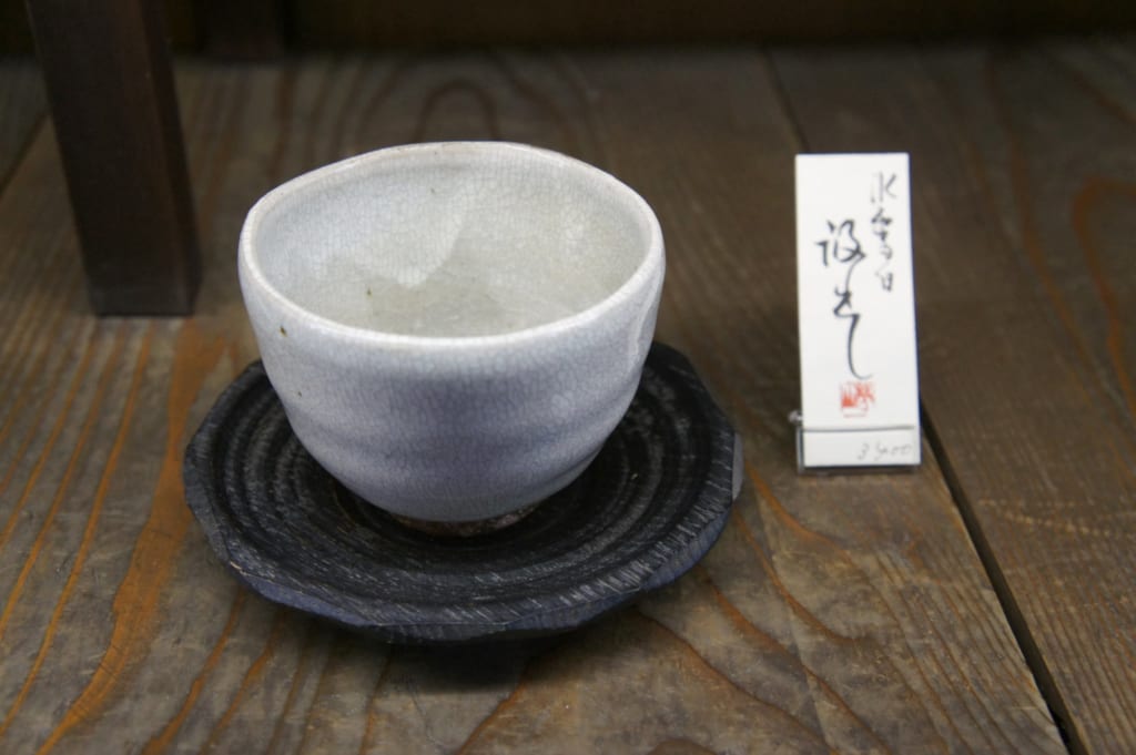 Tasse à thé en céramique dans la boutique Tanikangama