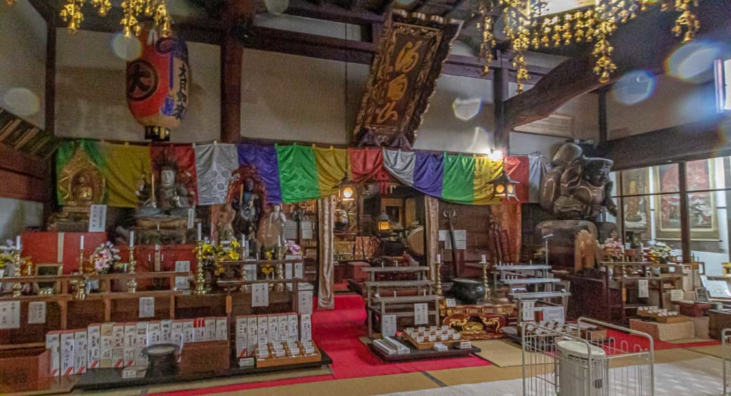 Salle principale du temple Dainichibo