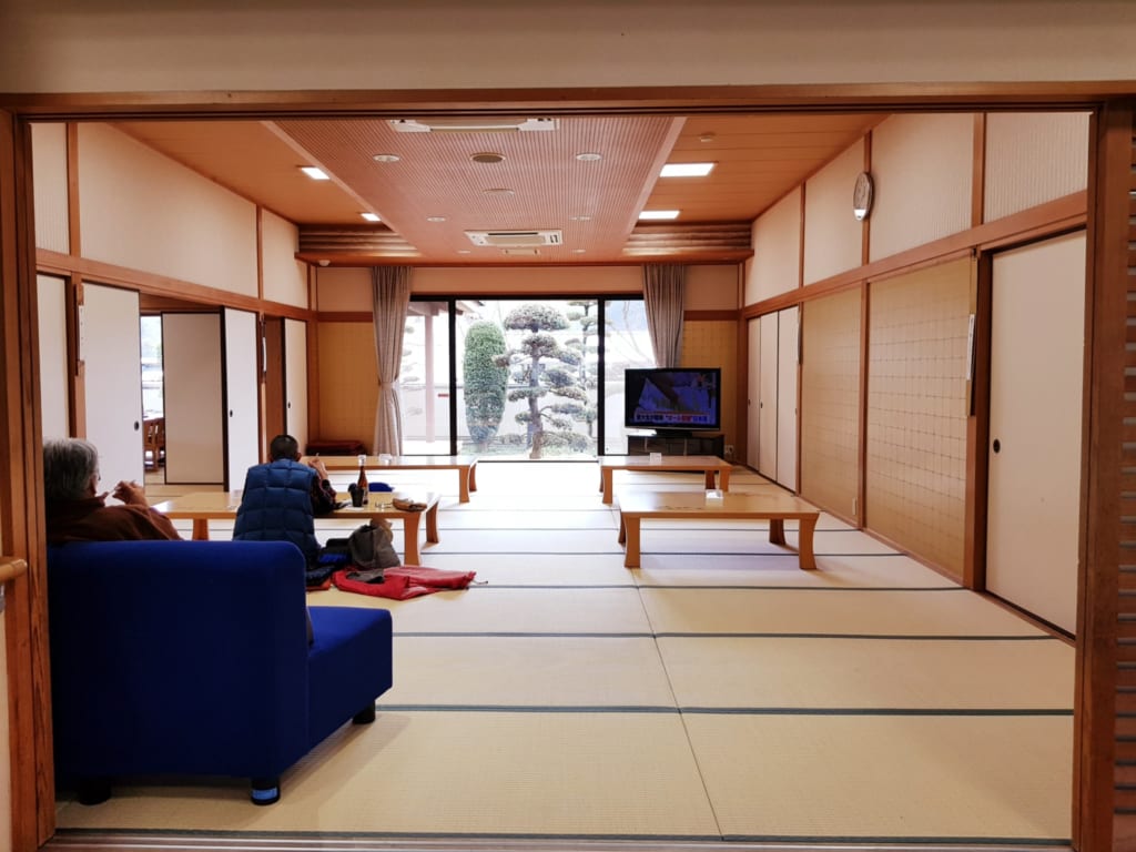 salle de détente du onsen de toon