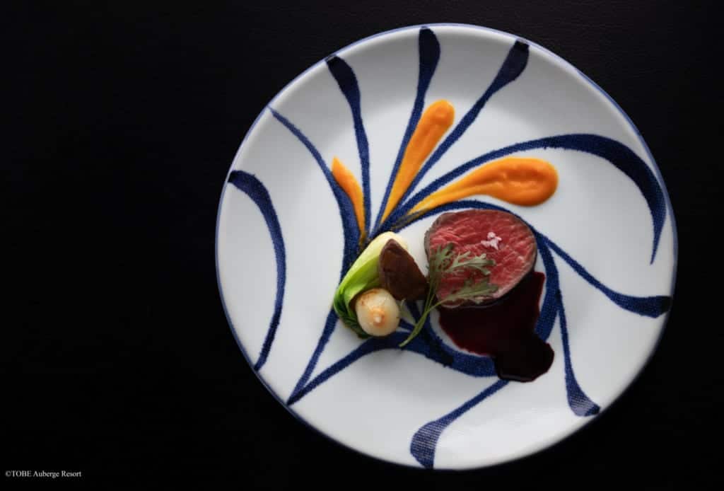 boeuf wagyu dans une céramique de Tobe au TOBE Auberge Resort