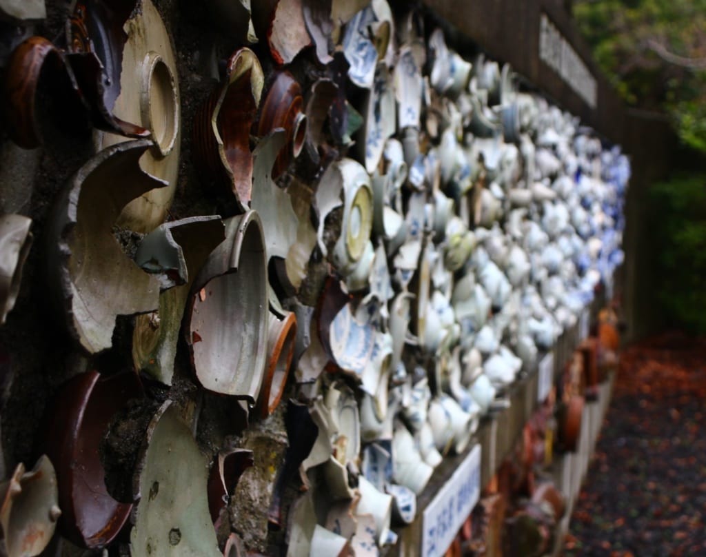 Des murs retracent l'histoire de la céramique japonaise