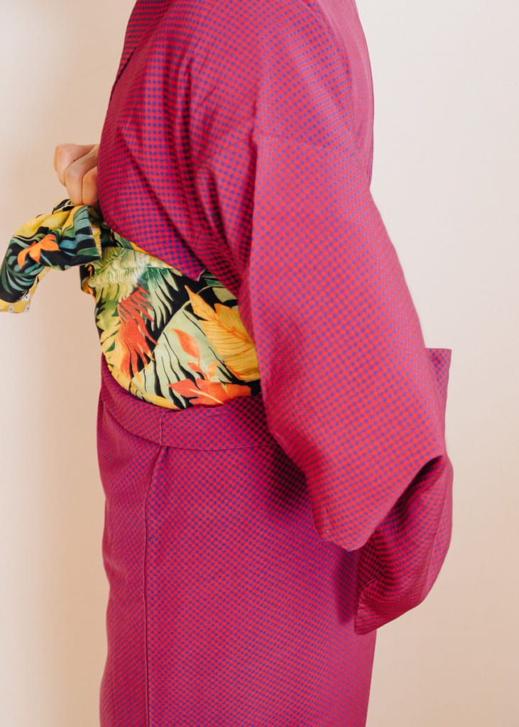 Faites tourner l'obi pour placer le noeud au centre de votre dos sur votre kimono