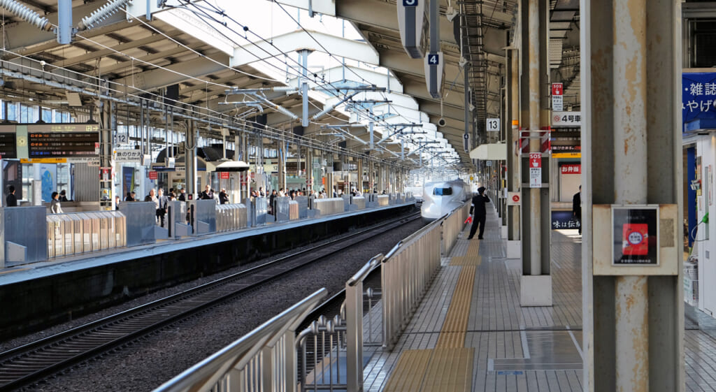 Un shinkansen en gare de Kyoto