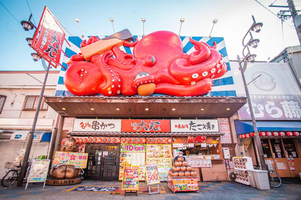 restaurant proposant kushikatsu et takoyaki à shinsekai