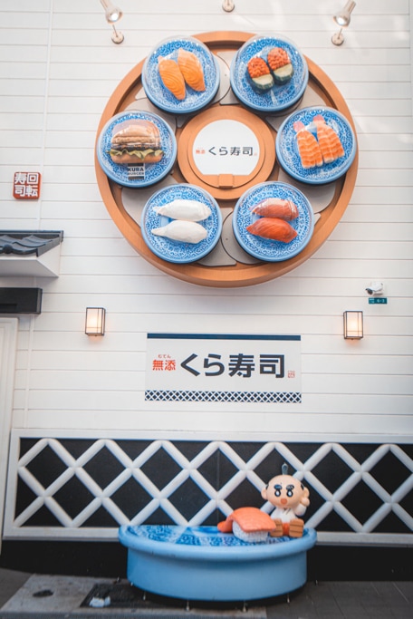 restaurant de sushi dans le quartier de shinsekai