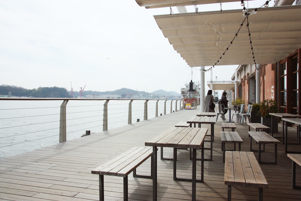 U2 Onomichi, ancien entrepôt réaménagé près du port d'Onomichi