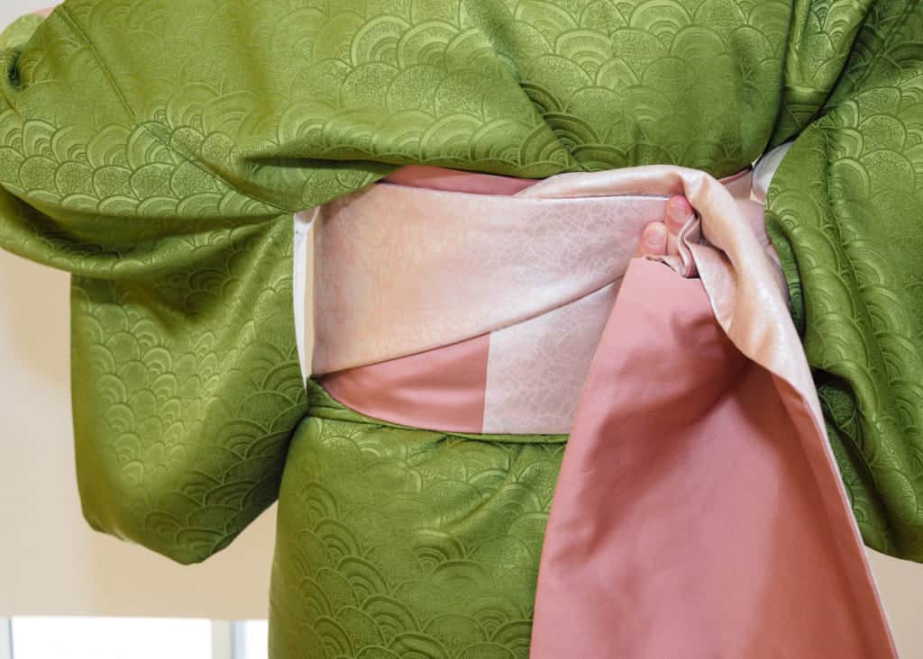 Le pli du nagoya obi durant la première étape