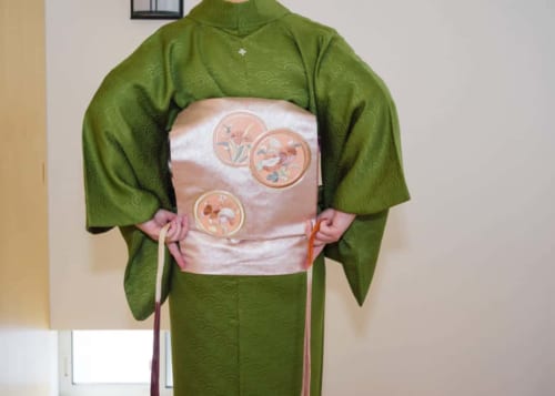 Apprenez à nouer un Nagoya Obi (avec photos et vidéos)
