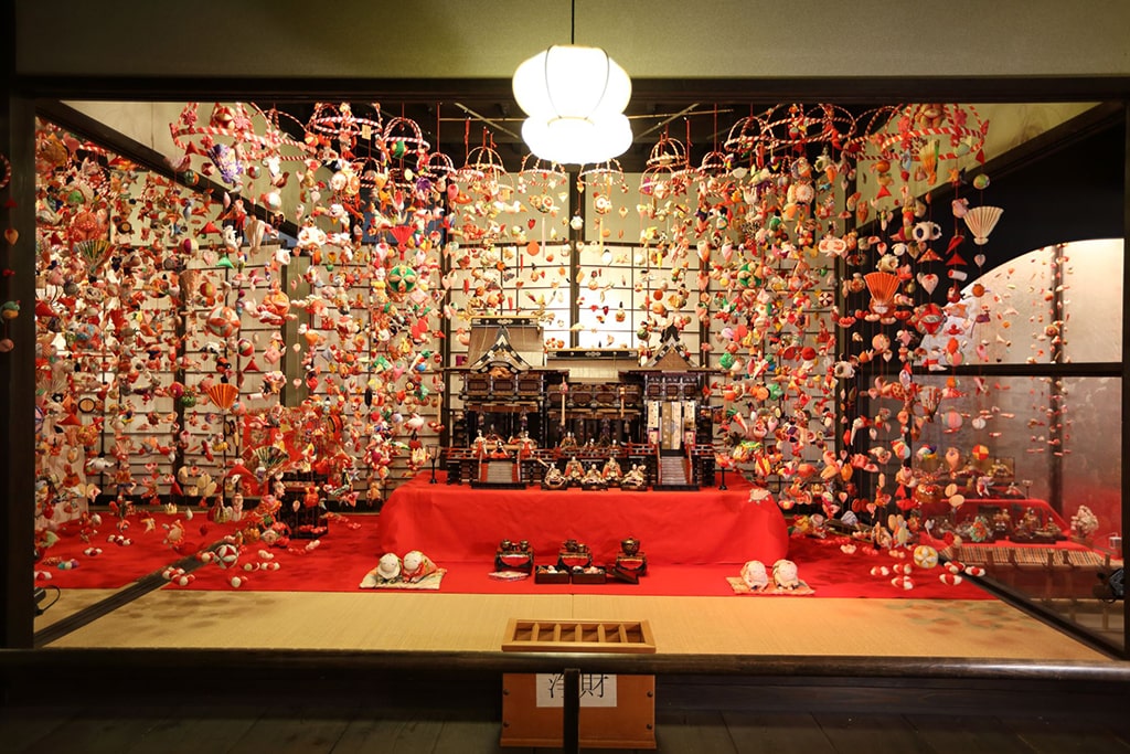 Hina matsuri au Japon : exposition de poupées traditionnelles