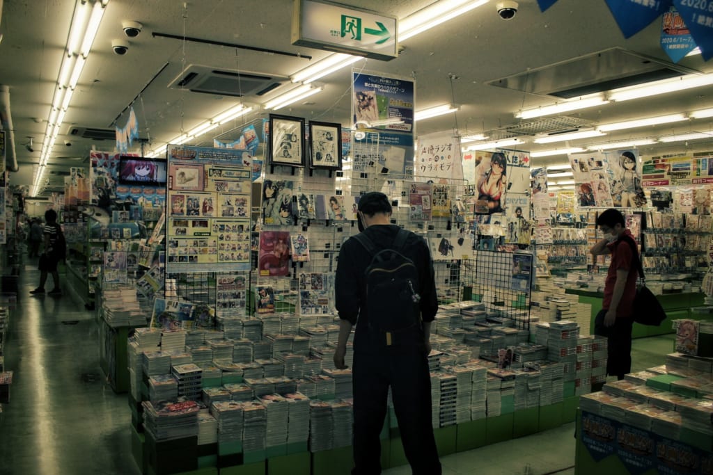 Intérieur de la boutique Melon Books à Osaka