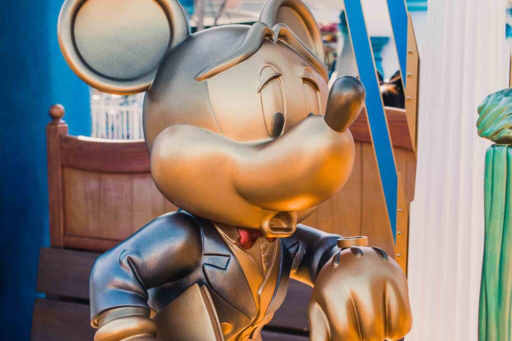 Statue de Mickey Mouse au sein du parc Disneyland Tokyo
