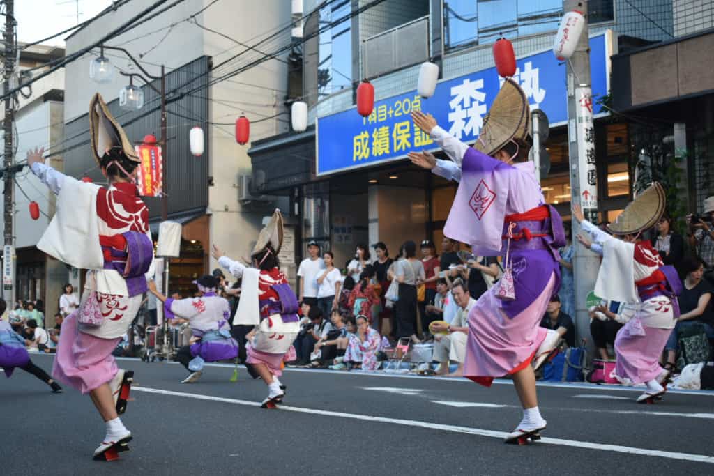 Awa Odori un festival de danse traditionnelle au Japon