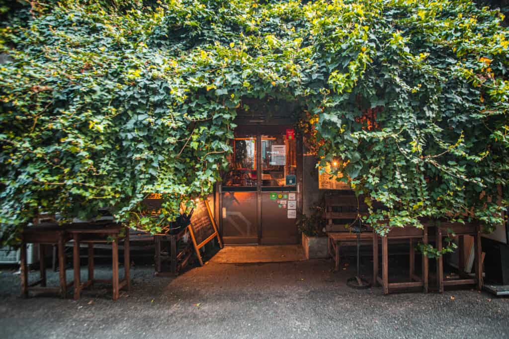 le Salon de AManTo à nagazakicho regroupe de nombreux artistes