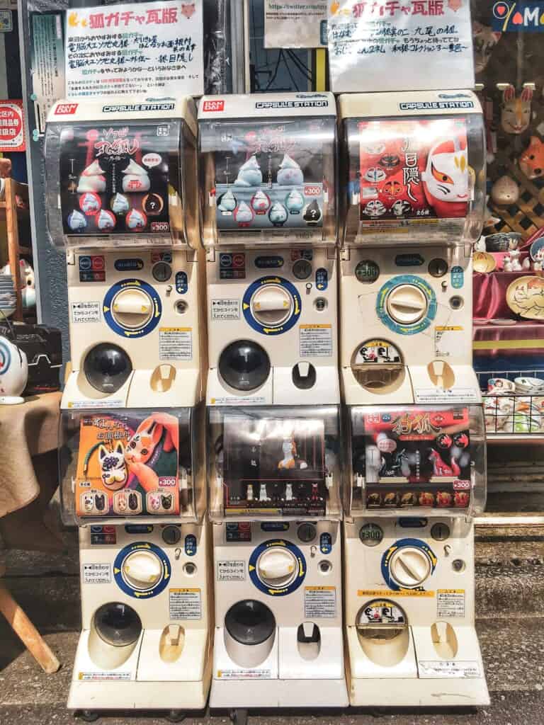 gashapon consacrés au dieu renard Inari