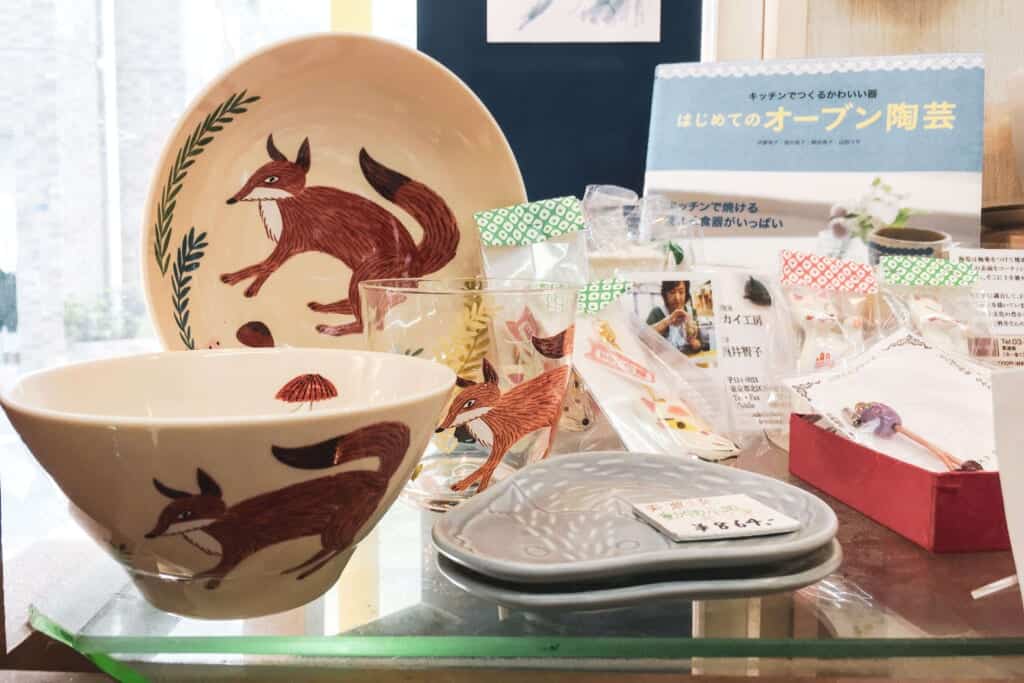 Poteries japonaises décorée d'un renard sacré