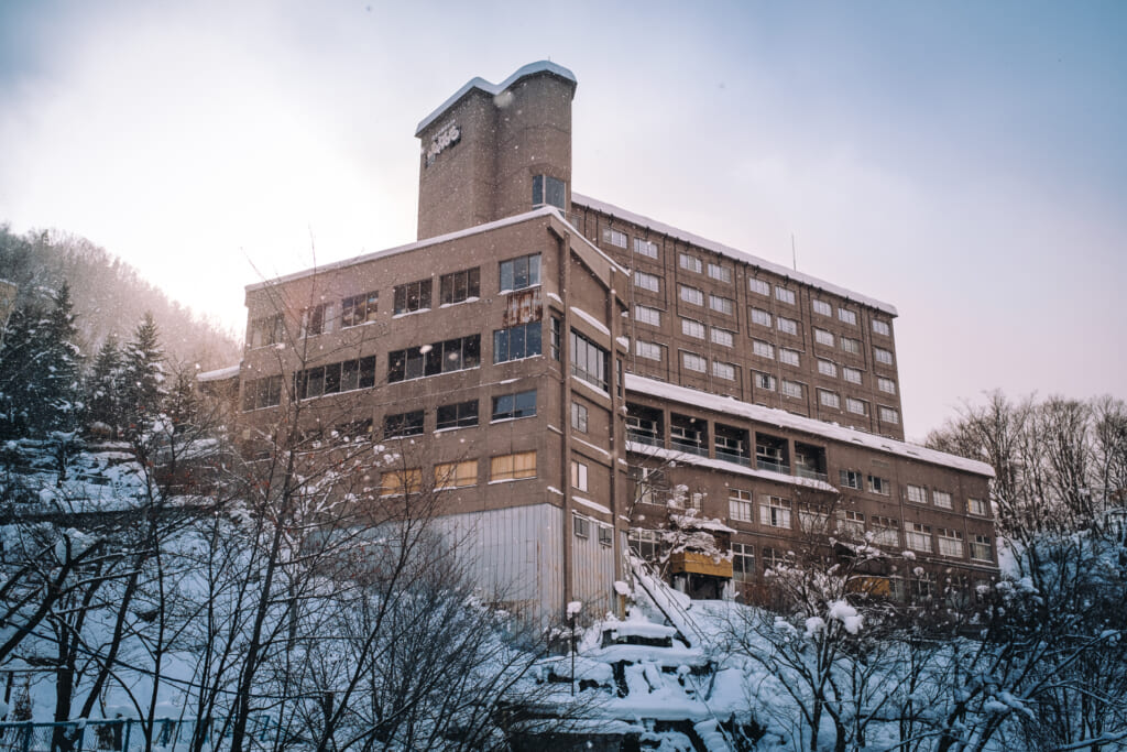 une auberge japonaise sous la neige