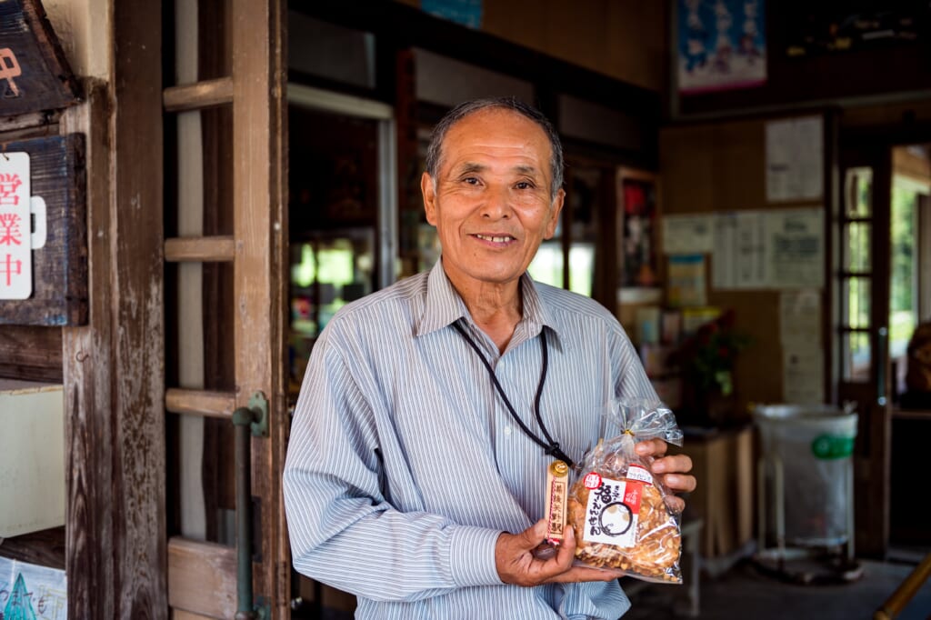 Le chef de gare de Joge et ses délicieux senbei