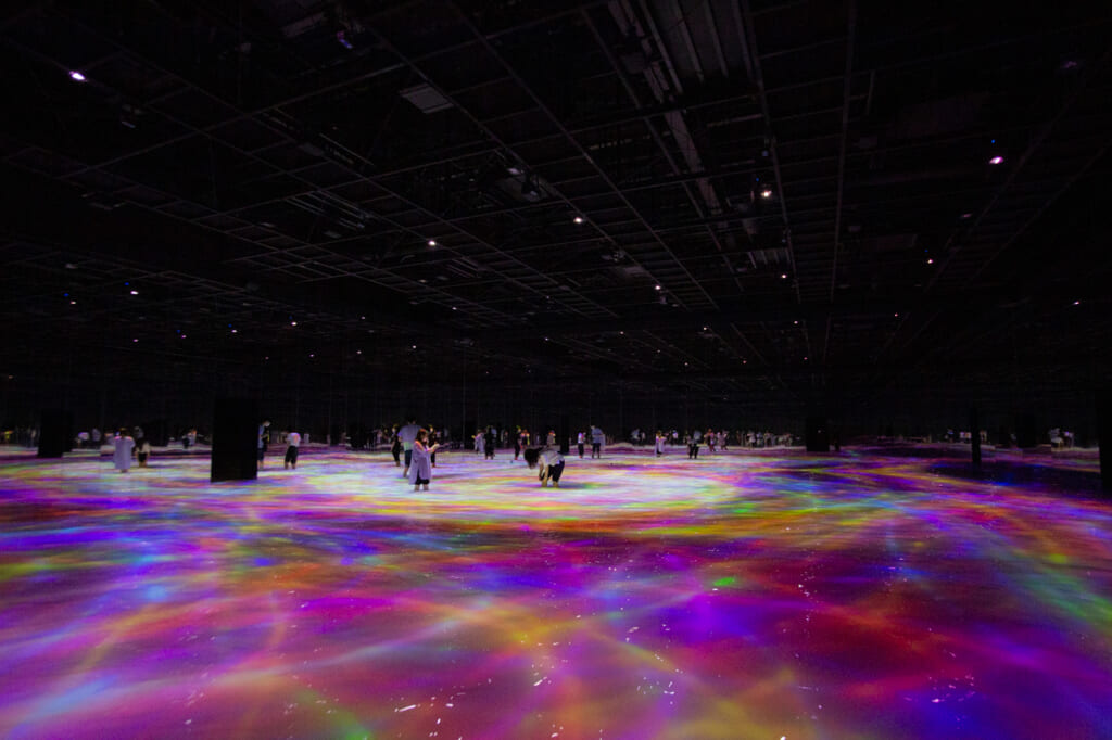 carpes digitales d'une exposition de teamLab Planets à Tokyo