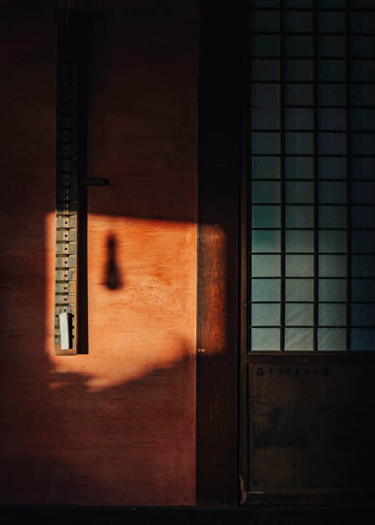 ombre sur une maison traditionnelle japonaise