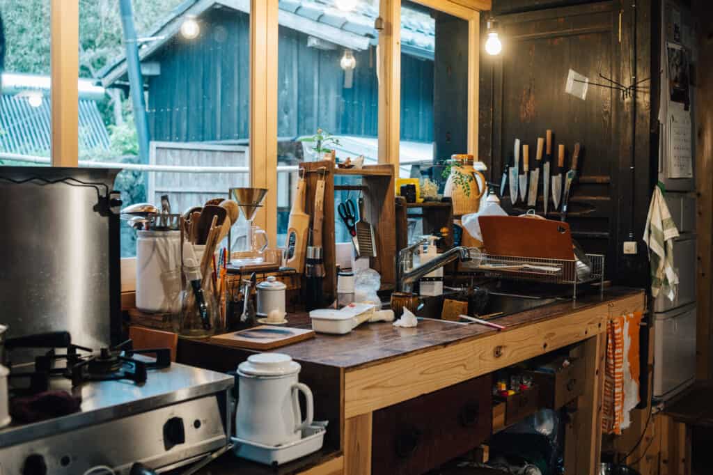 Plan de travail s'une cuisine dans une maison japonaise à Ojika