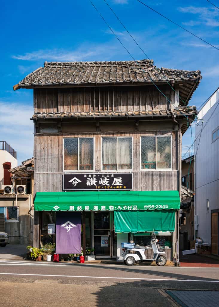 maison traditionnelle à Ojika construite il y a plus de cent ans
