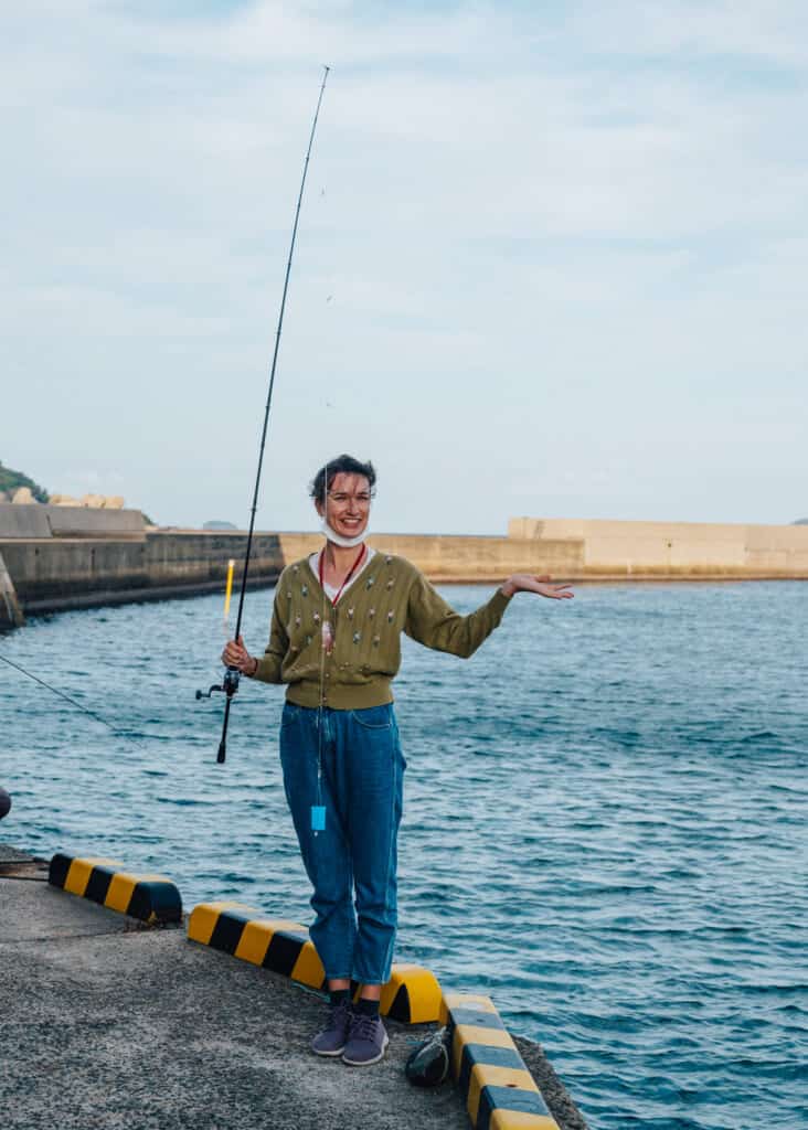 Pêcher l'aji (chinchard) sur l'île Ojika au Japon
