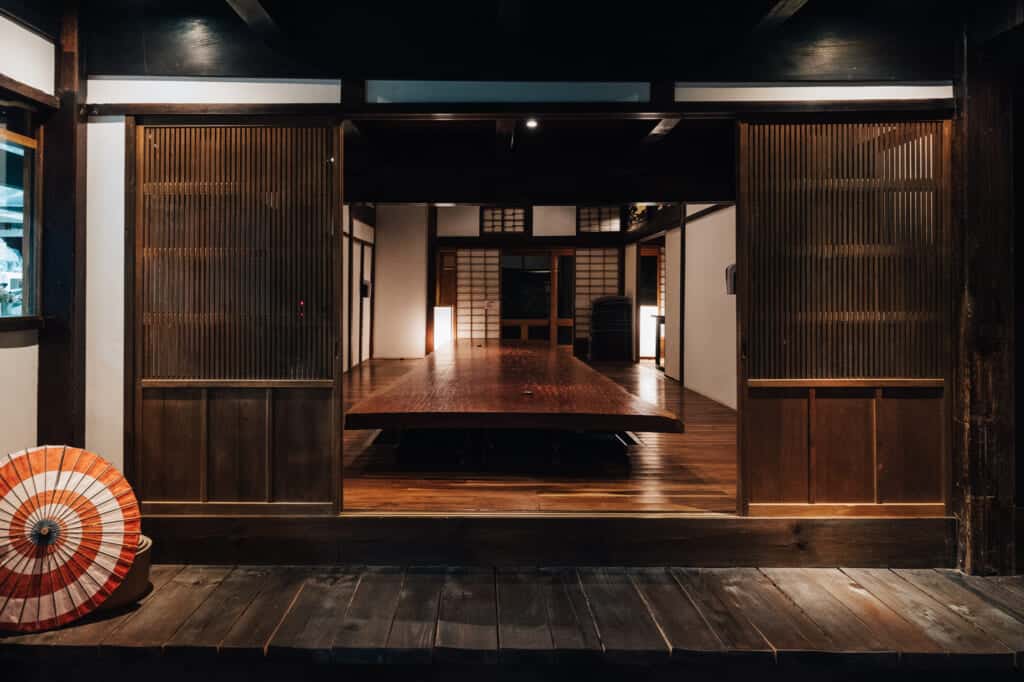 salle à manger d'un restaurant traditionnel japonais