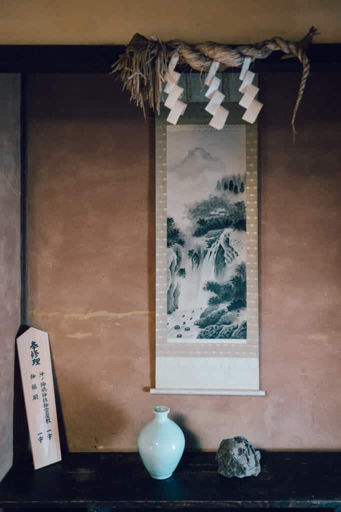 Dessin traditionnel dans une maison abandonnée dans la préfecture de Nagasaki