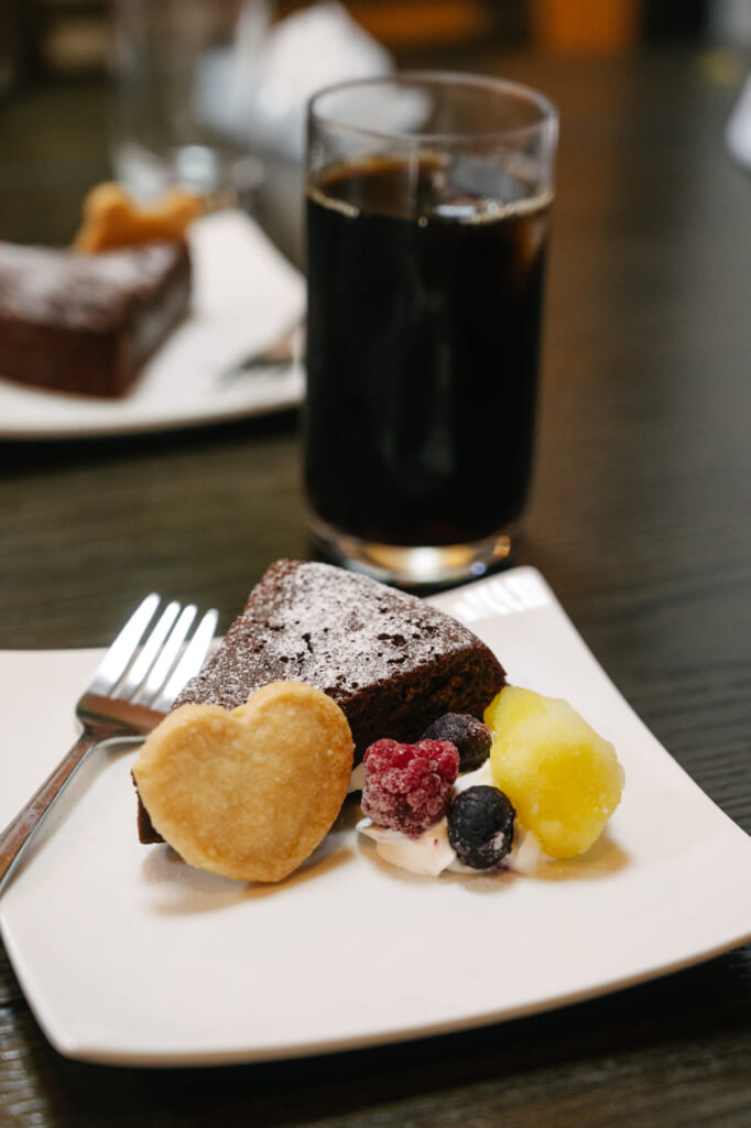 dessert et café dans un restaurant à Goto