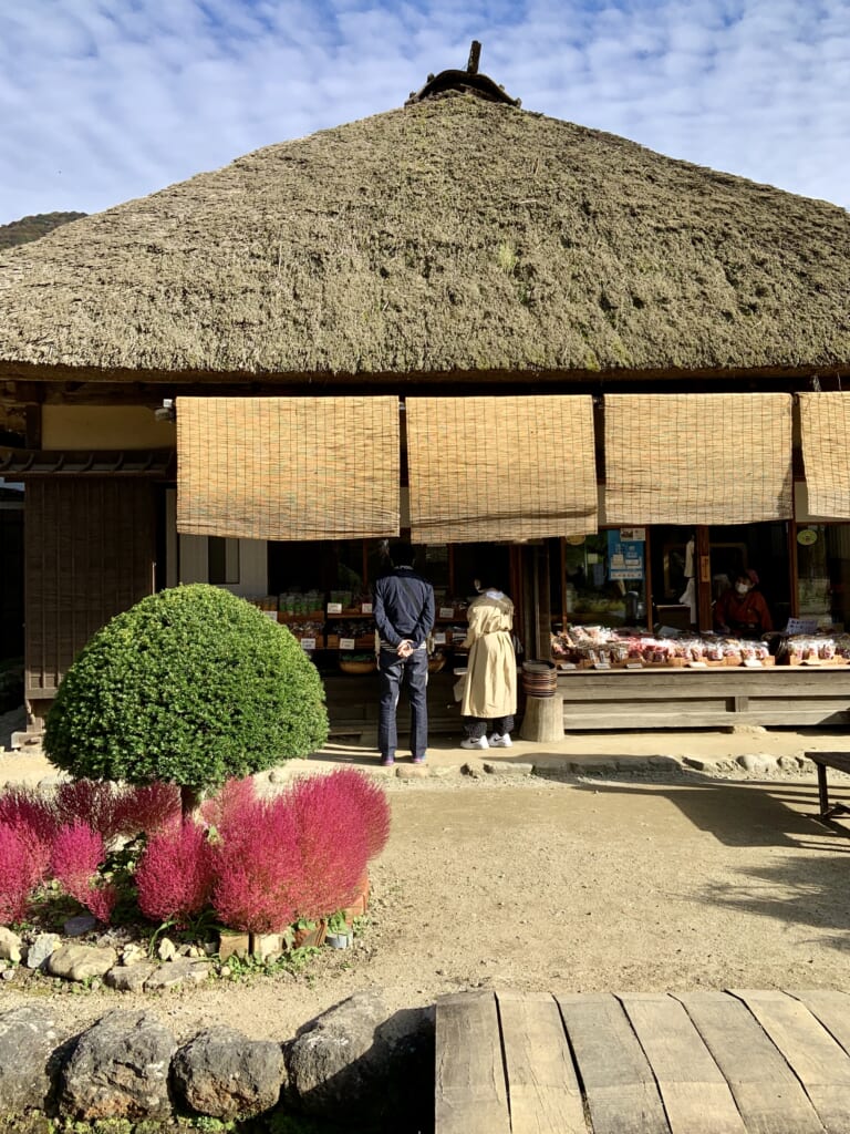 boutique dans une maison traditionnelle japonaise à Ouchijuku
