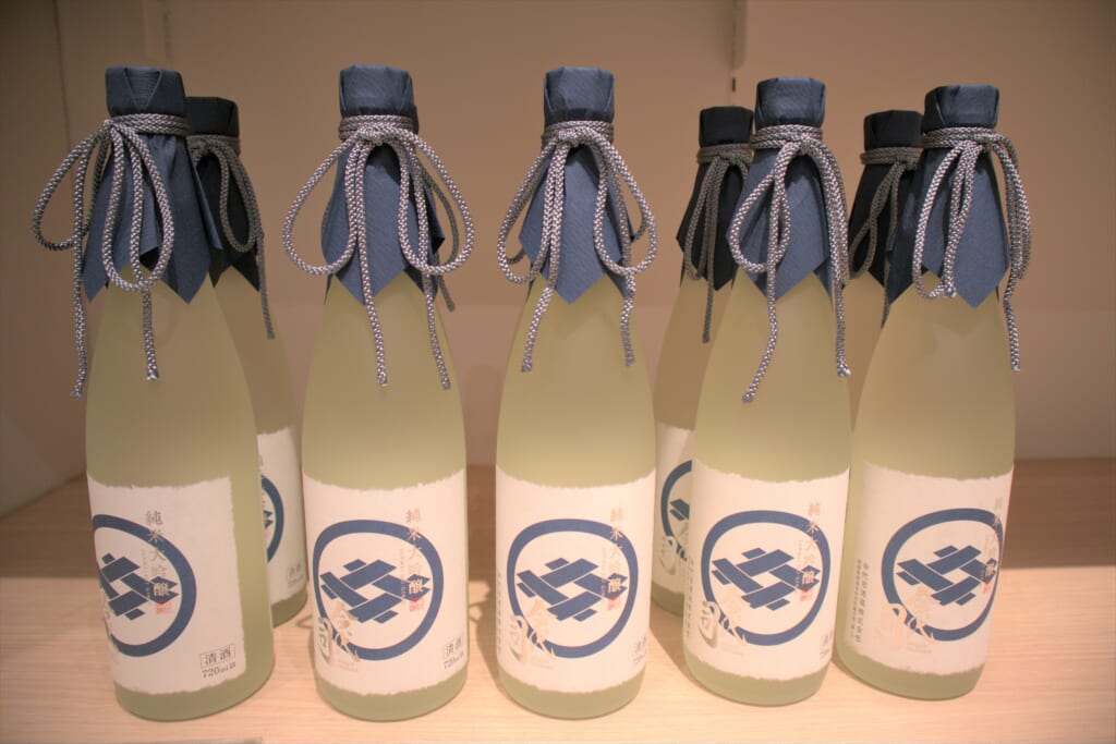Bouteilles de saké d'une brasserie de Niigata