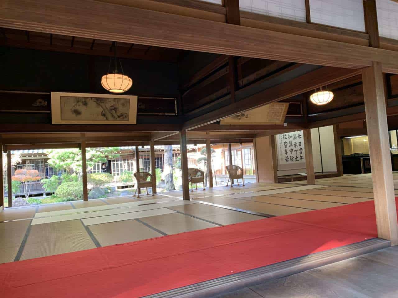 Grande salle d'un musée de Niigata