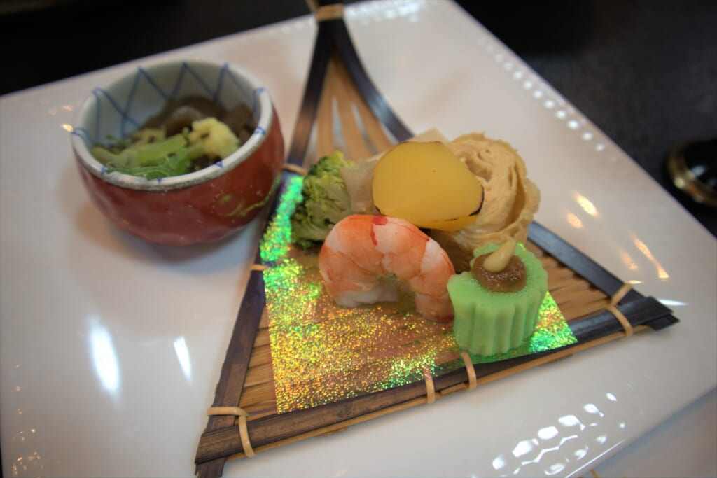 plat de crevettes dans un hôtel japonais