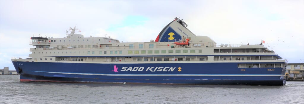 Ferry de Sado Kisen reliant Niigata à Ryotsu, sur l'île de Sado