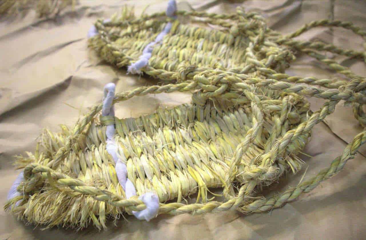 chaussures traditionnelles japonaises en paille de riz