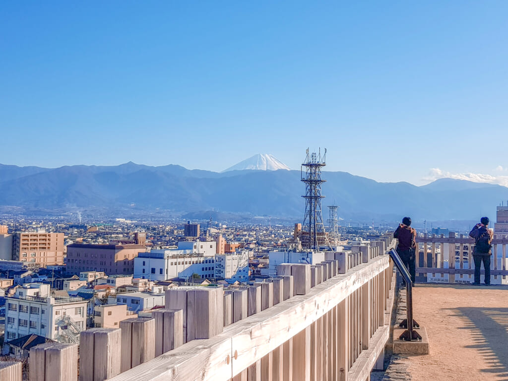 Vue du Mont Fuji depuis le château de Kofu