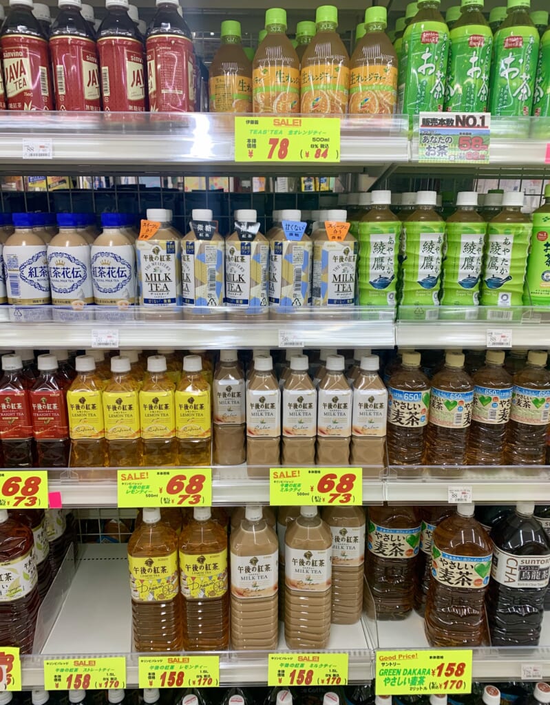 Bouteilles de thé en plastique