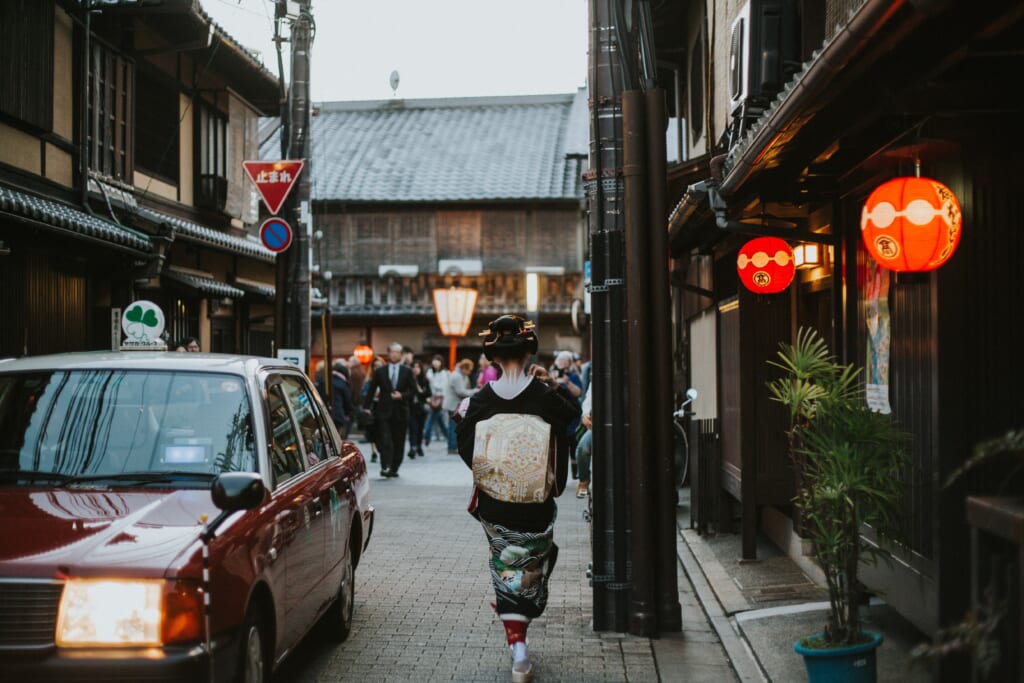 Gion et ses machiya remplies de geishas