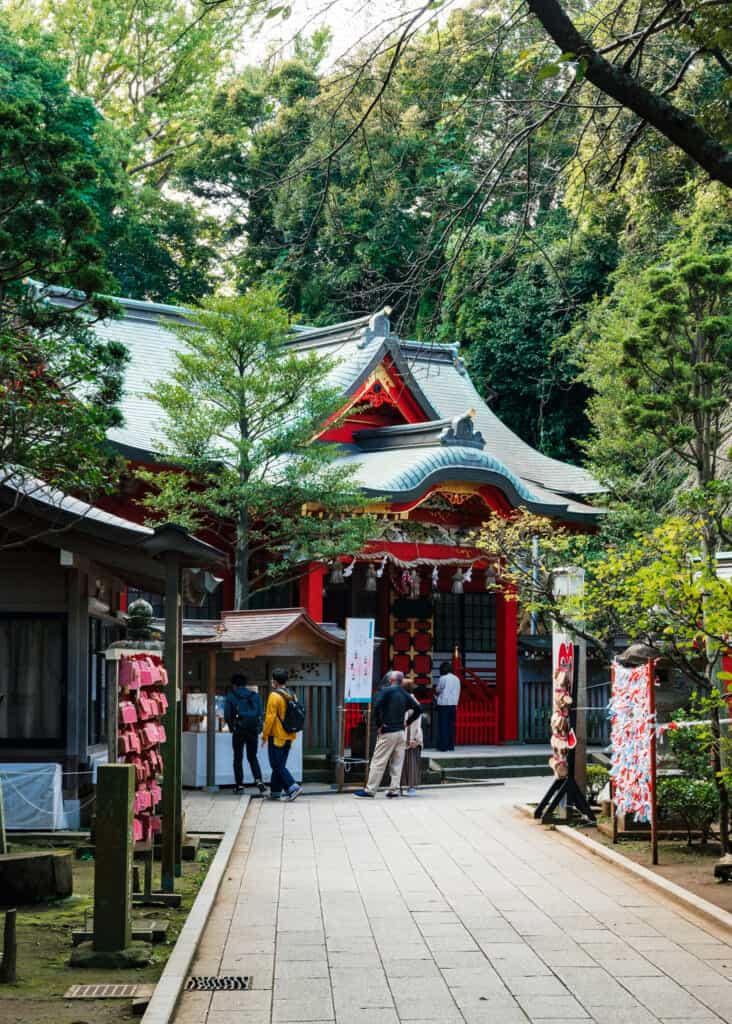 le tsanctuaire de Nakatsumiya à Enoshima