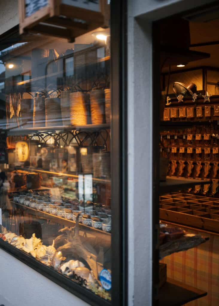 boutique le long de nakamise street